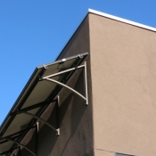 Closeup Under Bracket